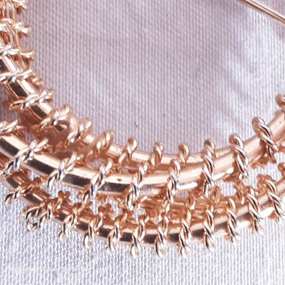 Swirl Brooch Gold Tone Twisted Wire Wound Around Spiral Wire - Picture 7 of 8